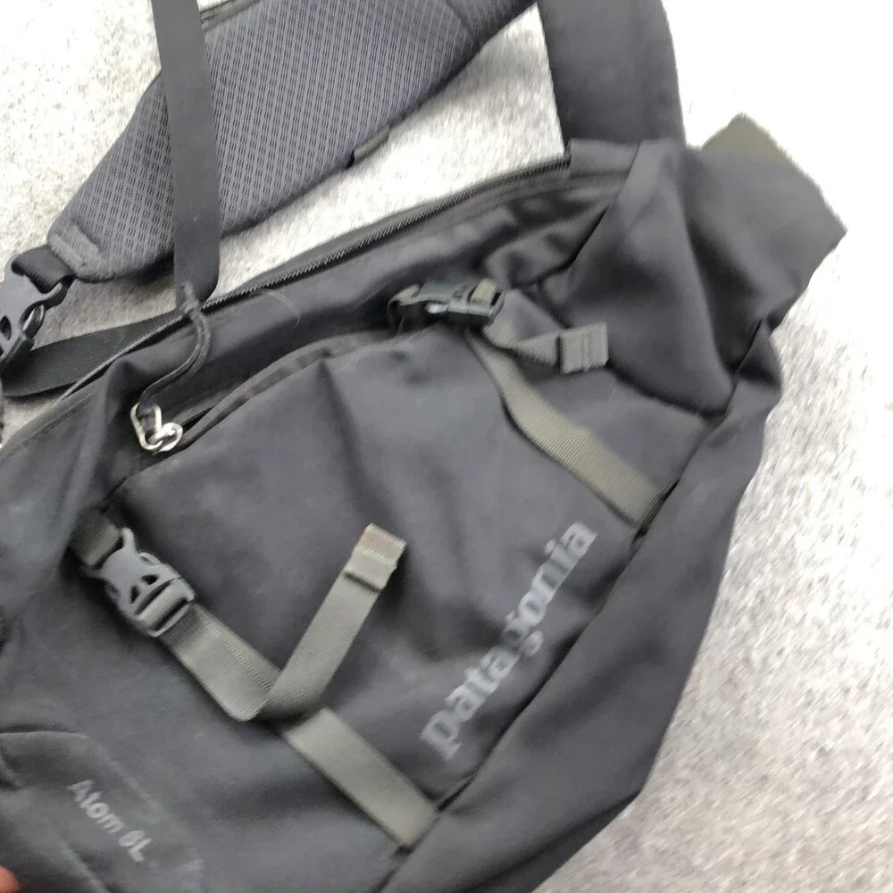 Patagonia Atom 8L Black 18